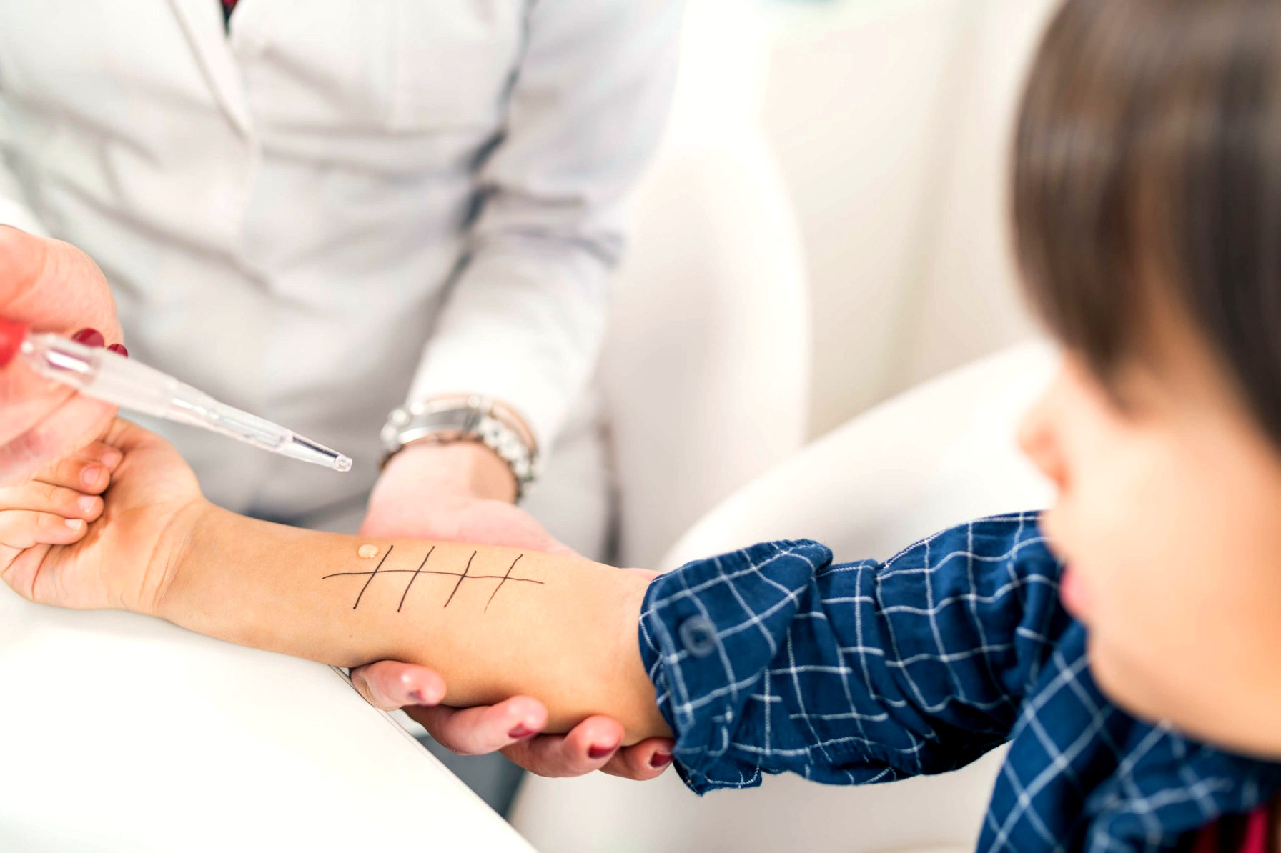 Kiedy wykonać pierwsze testy alergiczne u dziecka? Diagnostyka alergii w różnych fazach rozwoju