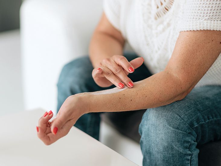 Spadek estrogenów a alergia w menopauzie: co się dzieje w organizmie?