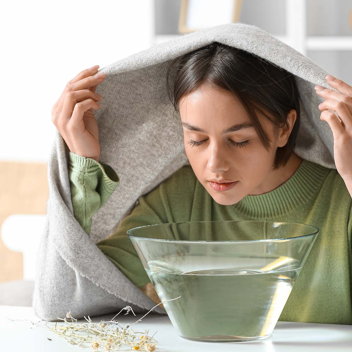 Inhalacje parowe na zatoki – jaka temperatura, jak długo i w jakiej pozycji, by naprawdę przyniosły ulgę?